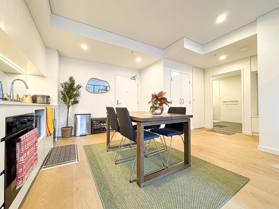Kitchen or kitchenette, Seating area, Dining area