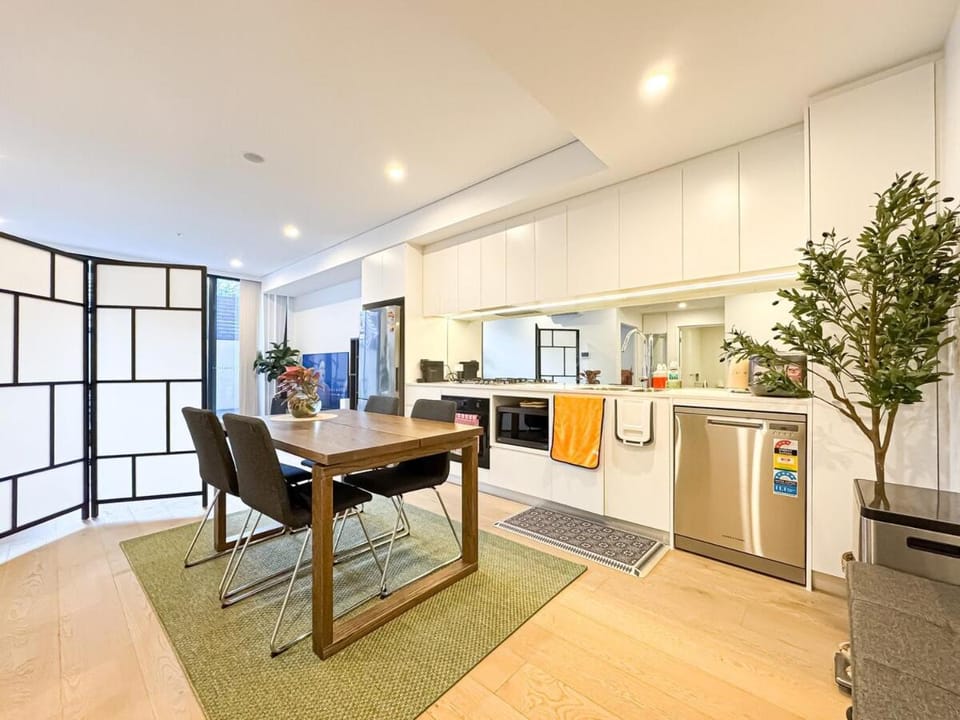 Kitchen or kitchenette, Dining area, dishwasher, oven