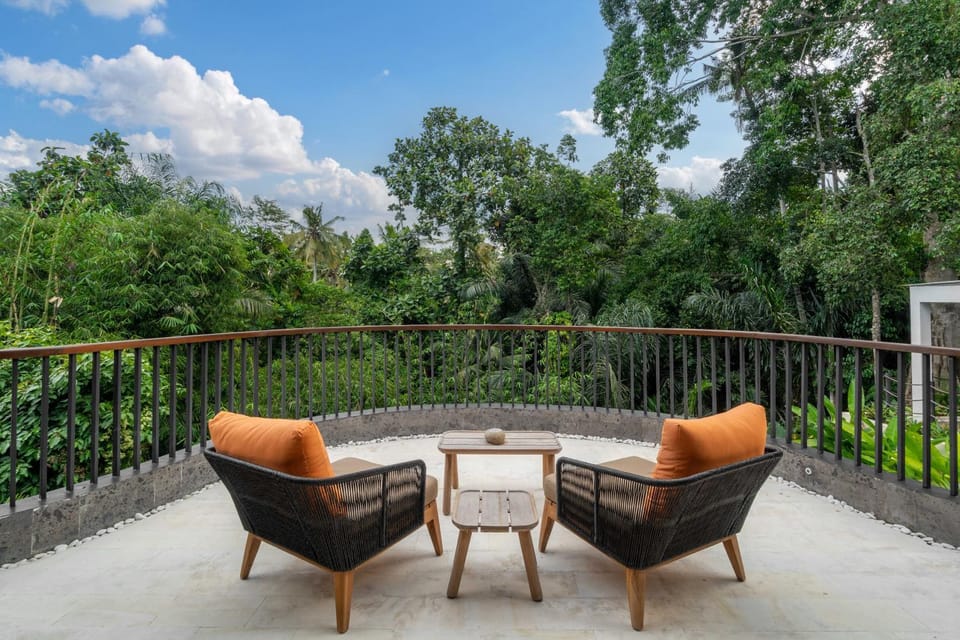 View (from property/room), Balcony/Terrace, Seating area