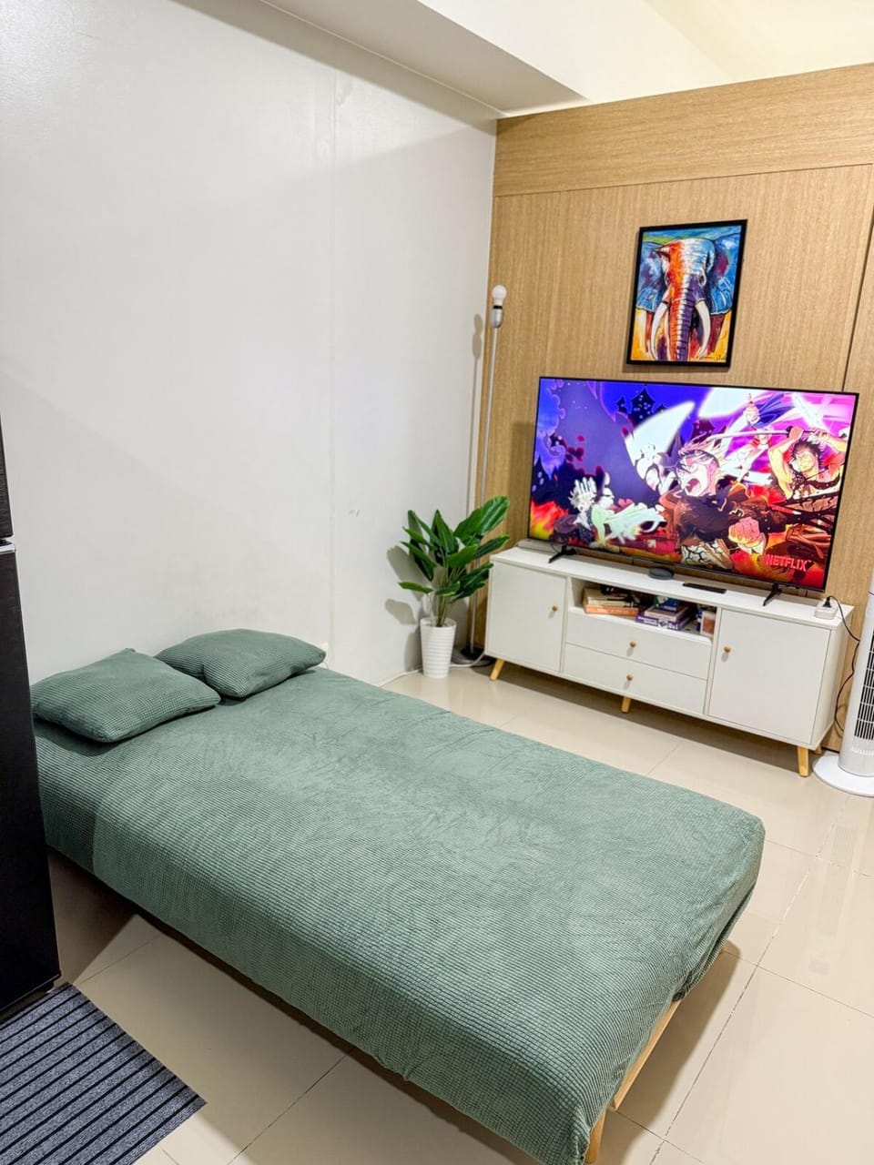 Bed, TV and multimedia, Living room