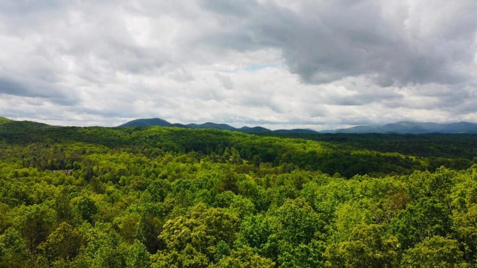 Above Expectations-New Exterior-Sleeps 8-Hot Tub-Games Galore-Nature House in Georgia
