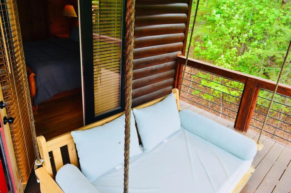 Above Expectations-New Exterior-Sleeps 8-Hot Tub-Games Galore-Nature House in Georgia