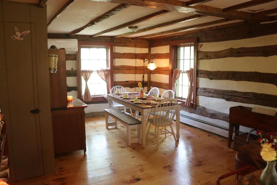 Snow Daisy Inn House in Pennsylvania