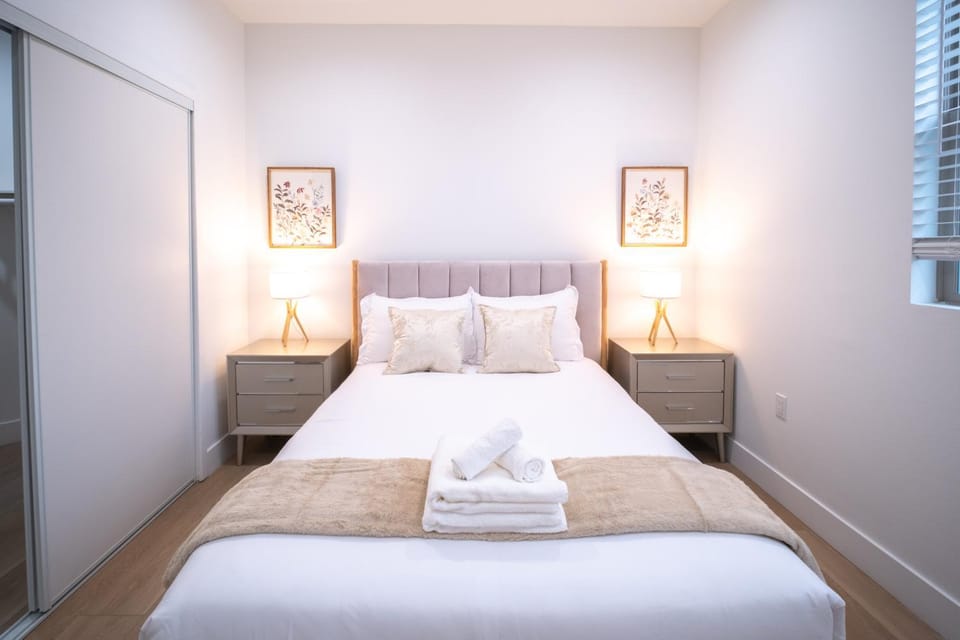 Stylish Private Room by Downtown LA Bed and Breakfast in Los Angeles