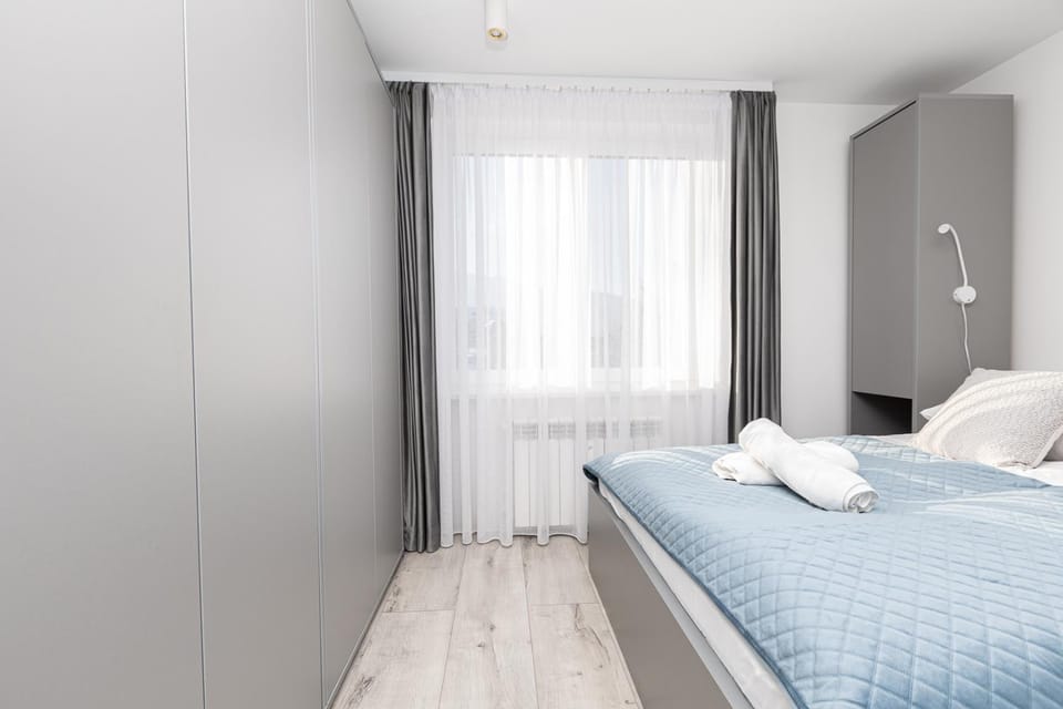 Bed, Bedroom, towels, wardrobe