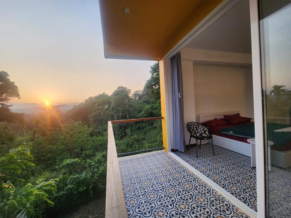 Bed, View (from property/room), Balcony/Terrace, Bedroom, Sunset