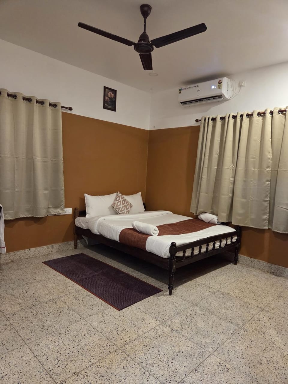 Bed, Bedroom, towels, air conditioner