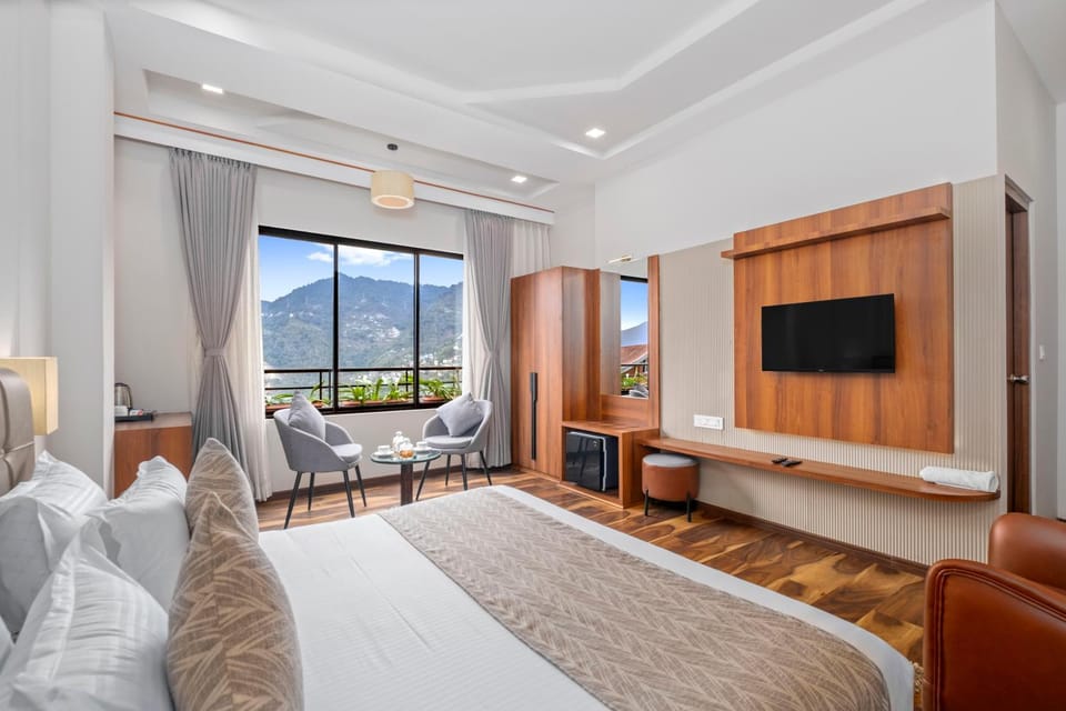 Communal lounge/ TV room, Bed, TV and multimedia, Photo of the whole room, Bedroom, Mountain view