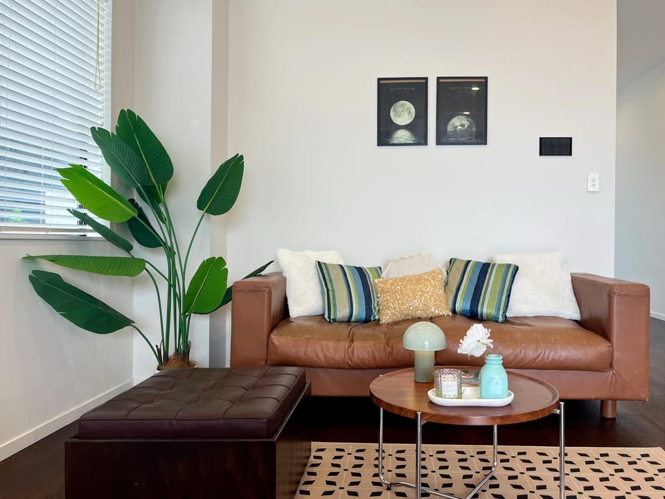 Spacious 370sqm New Home, Longhorn Dr Retreat House in Auckland