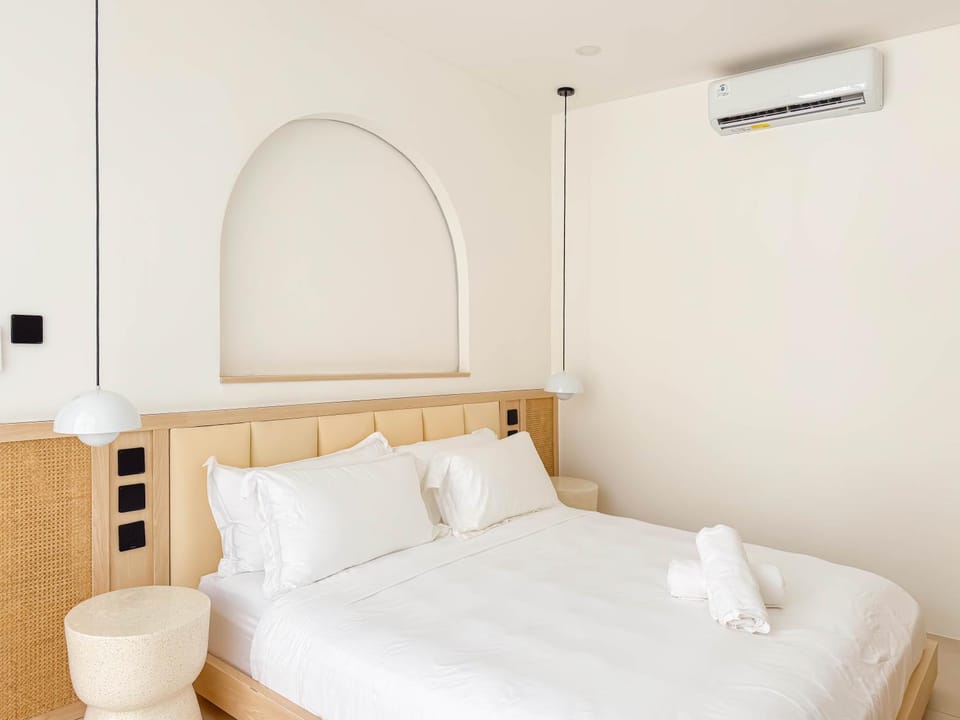 Bed, Photo of the whole room, Bedroom, towels, air conditioner