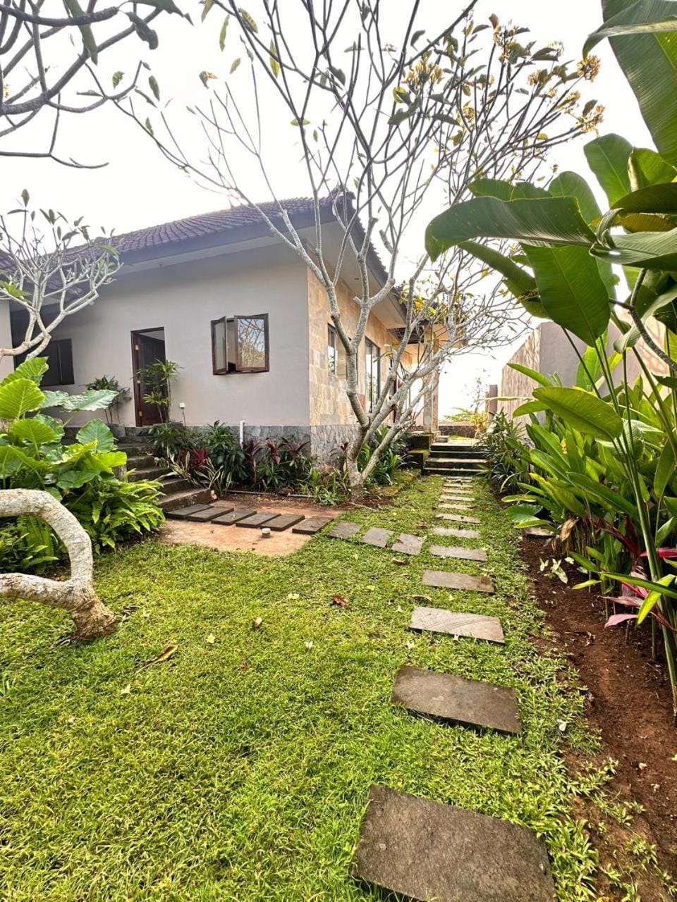Property building, Natural landscape, Garden, Garden, Garden view