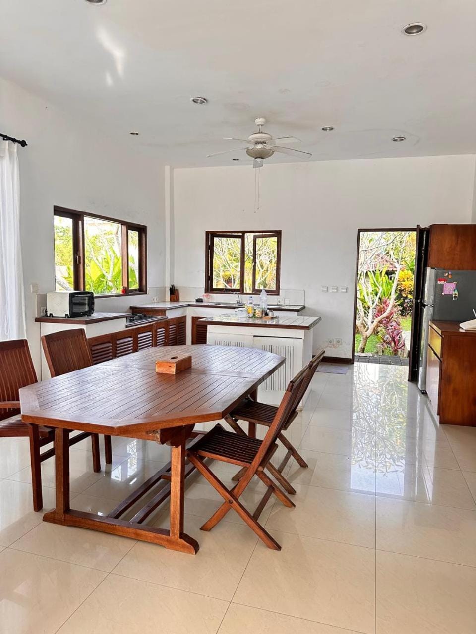 Seating area, Dining area