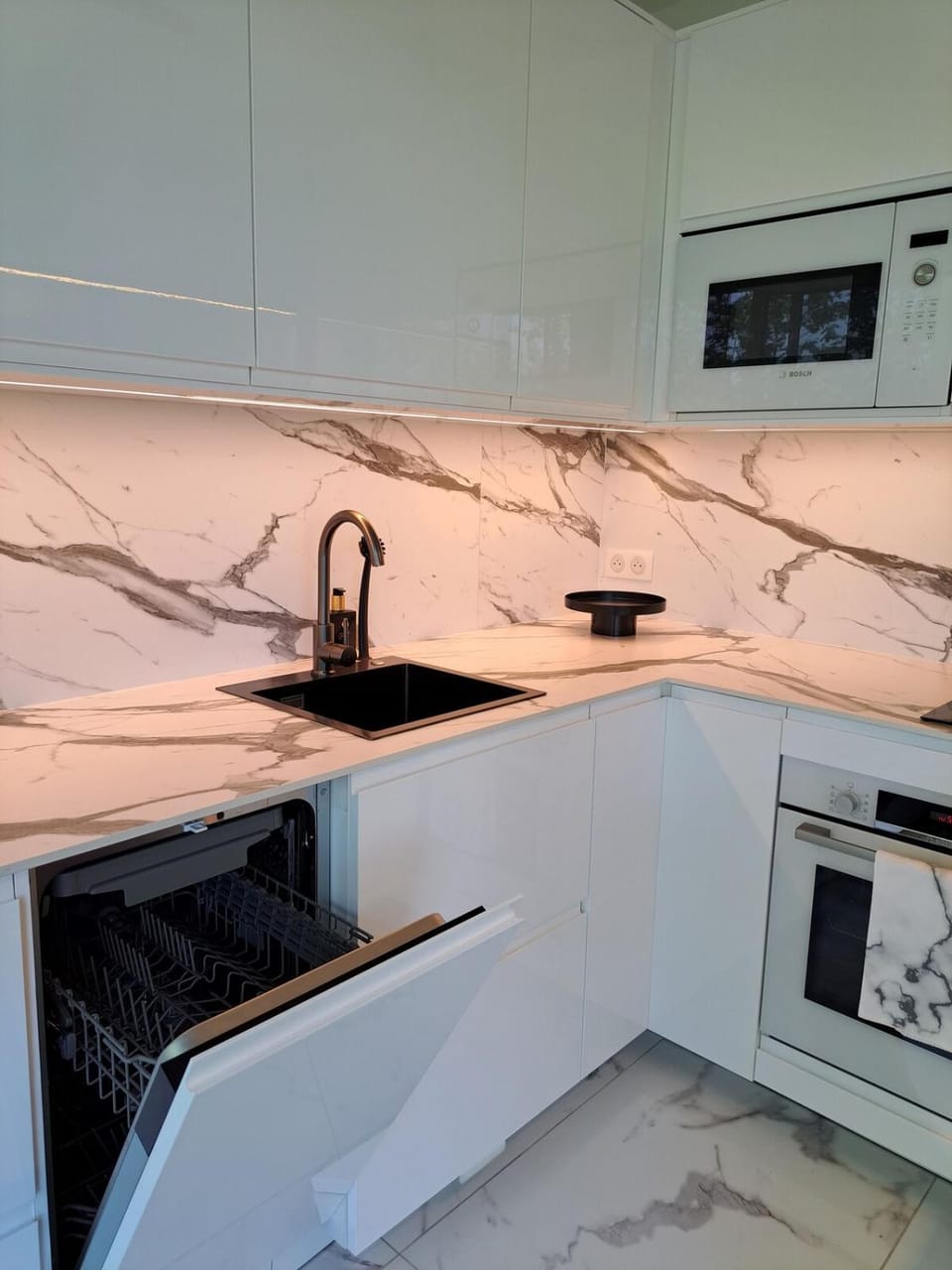 Kitchen or kitchenette, dishwasher