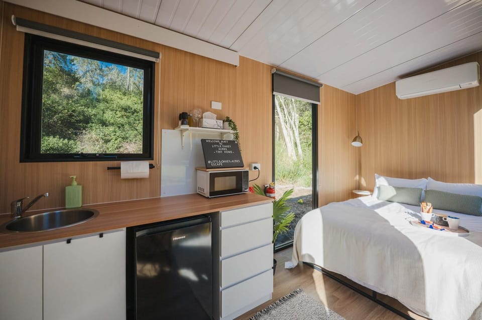 Bed, Kitchen or kitchenette