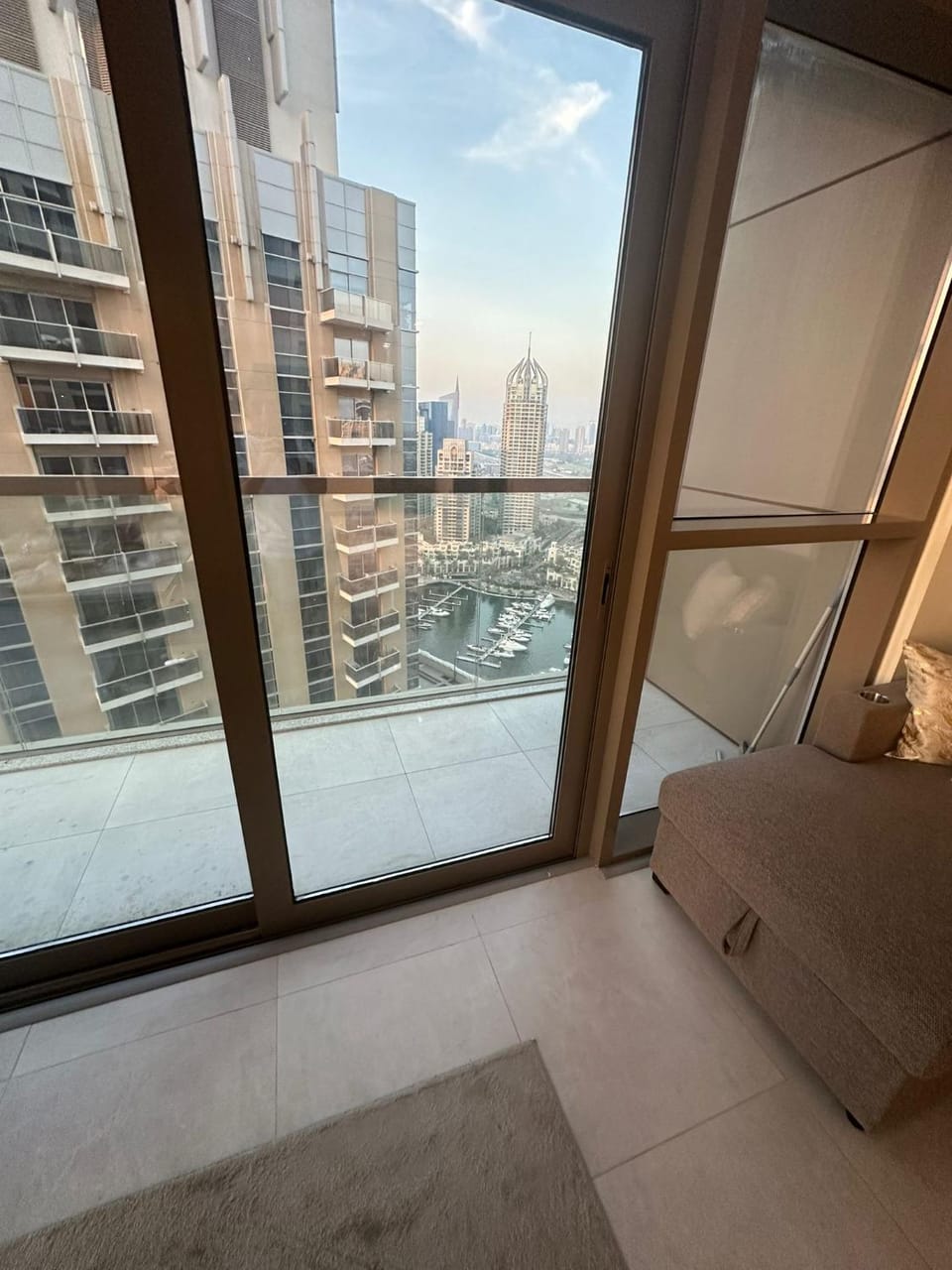 Dubai Marina No 9 Apartment in Dubai