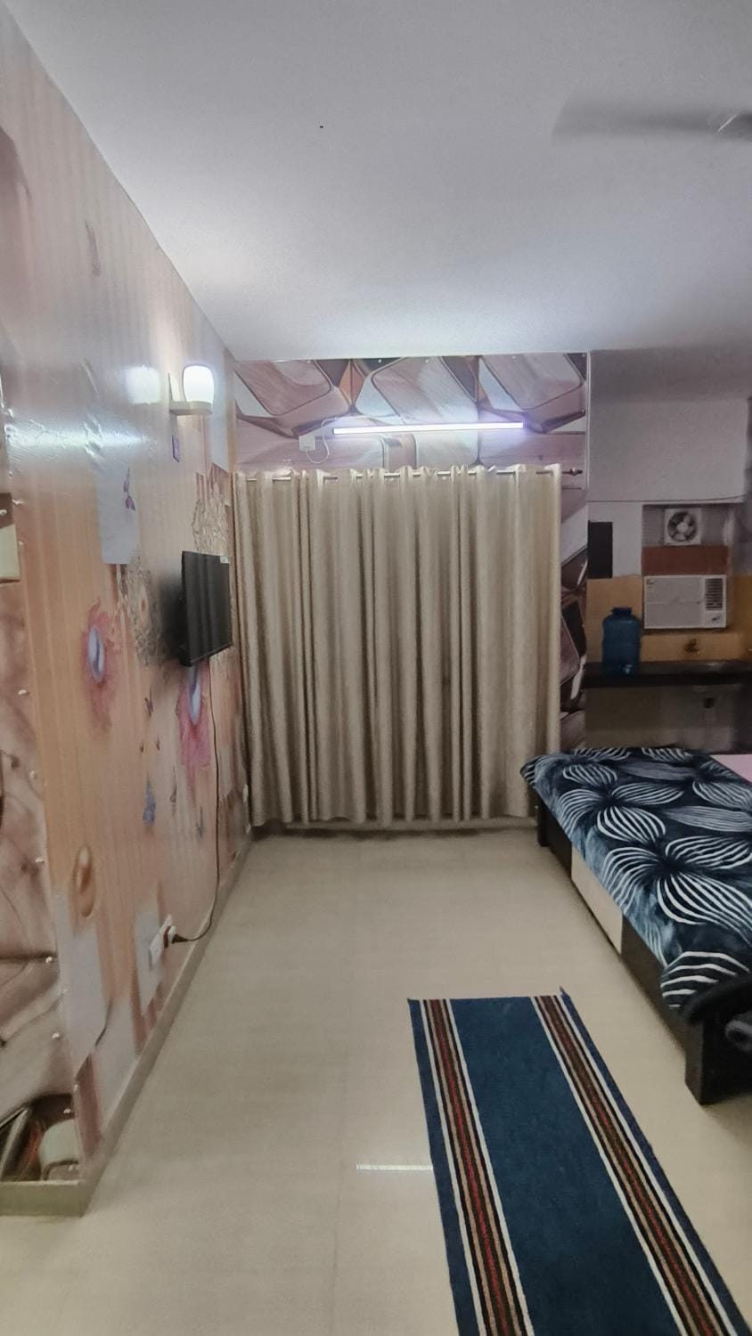 Bed, TV and multimedia, Bedroom