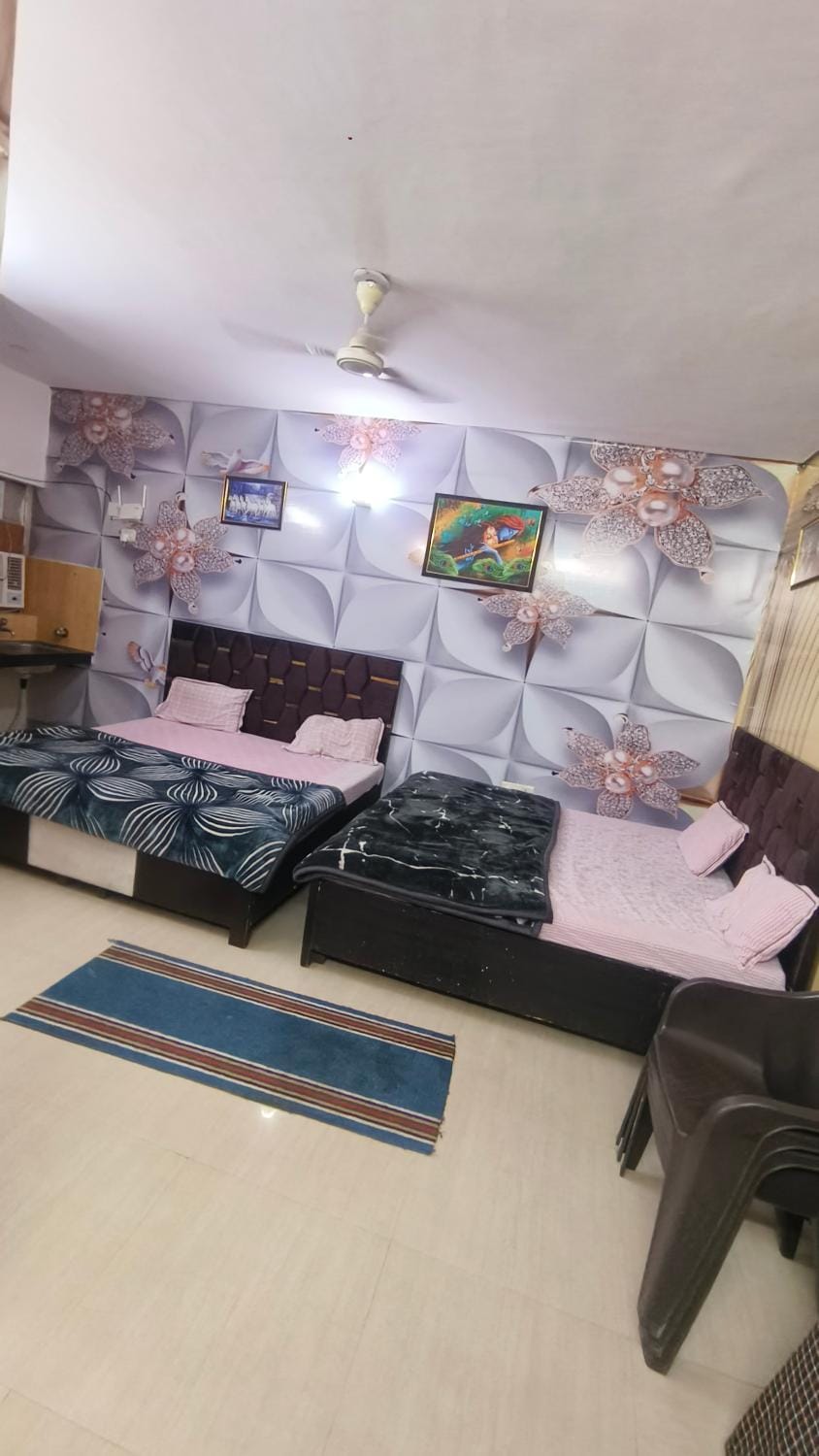 Bed, TV and multimedia, Bedroom