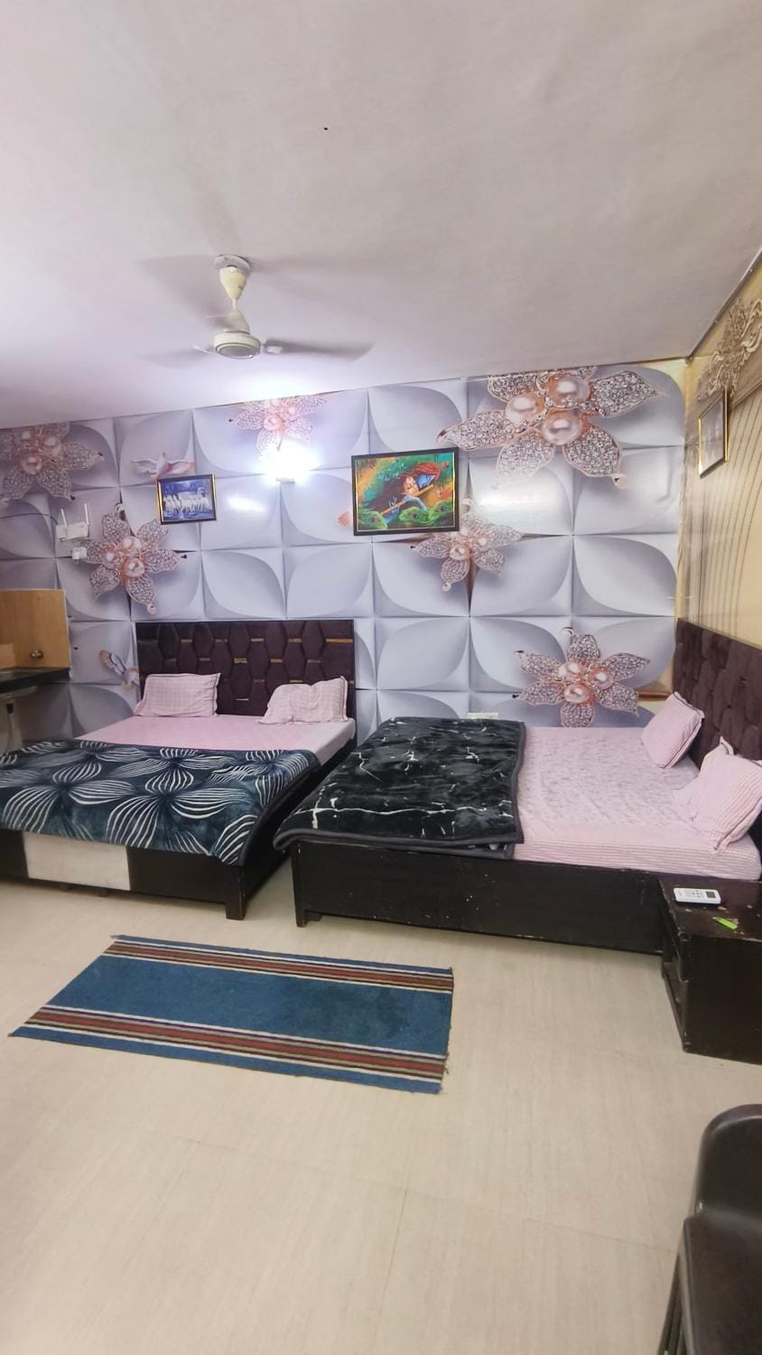 Bed, TV and multimedia, Bedroom