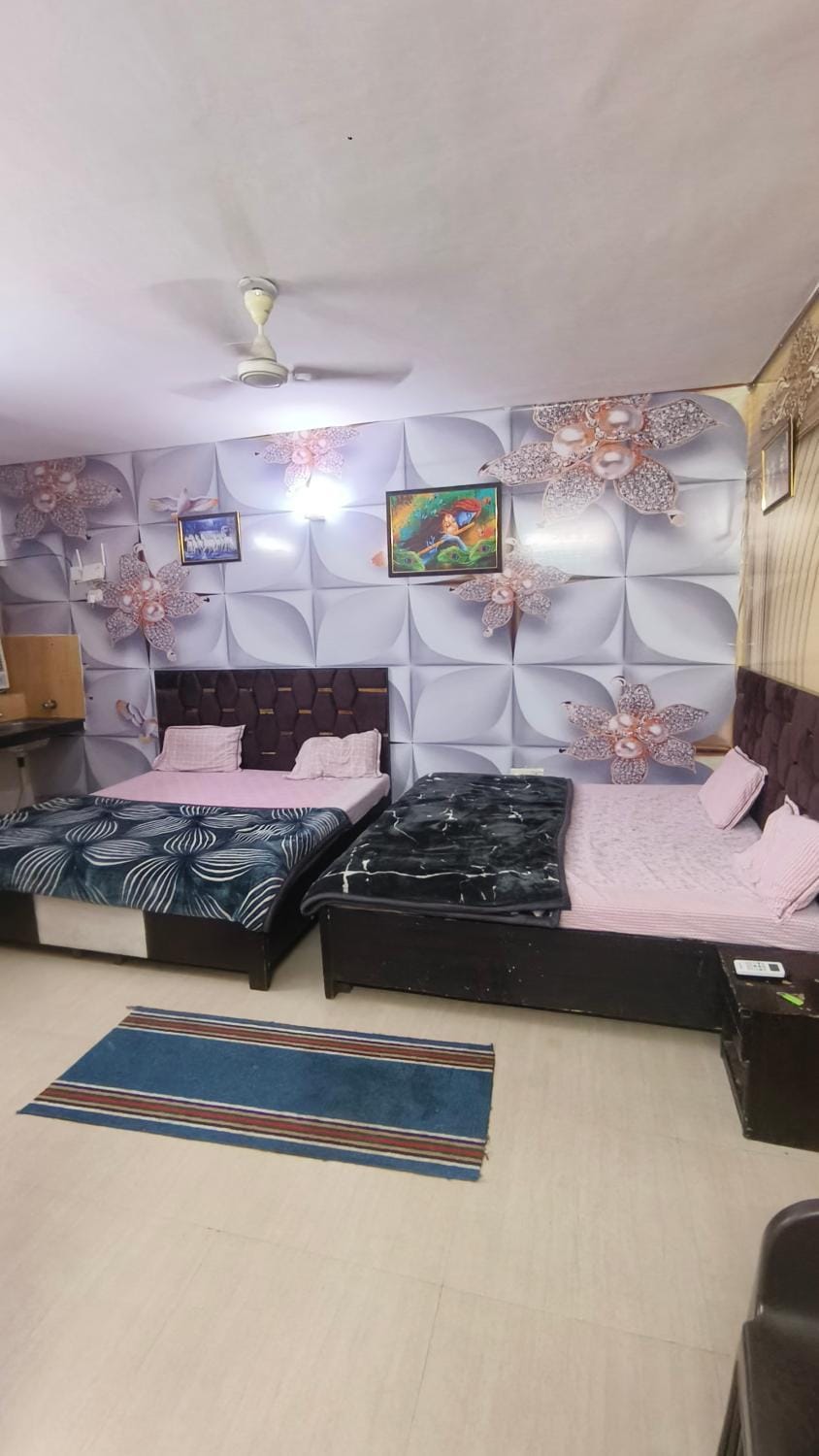 Bed, TV and multimedia, Living room, Bedroom