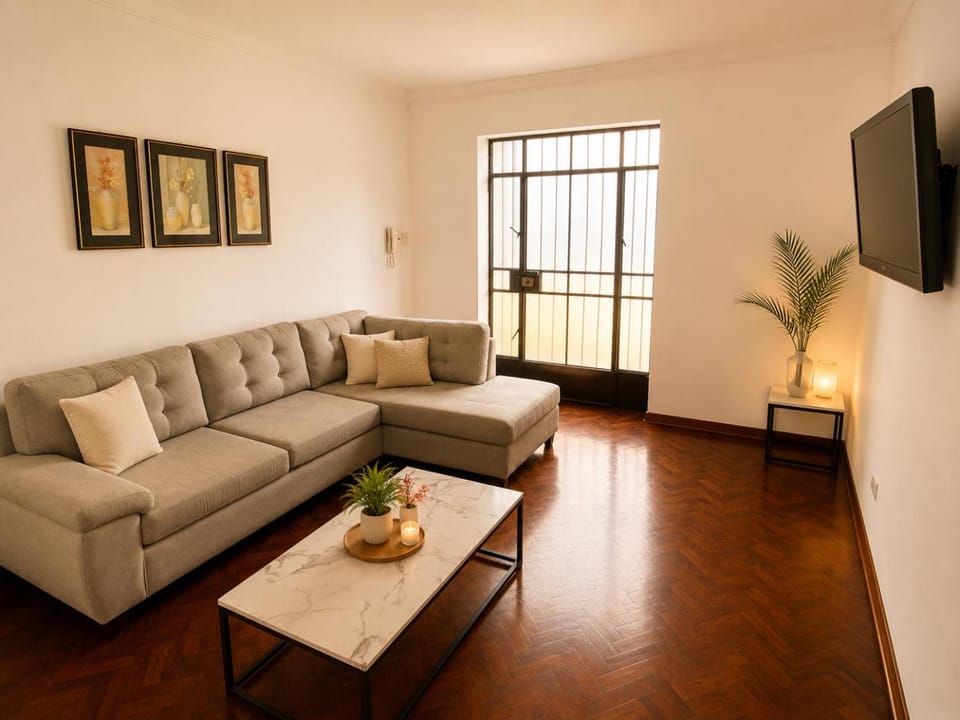 P2 Amplio Dpto Familiar a Minutos del Parque Kennedy, Malecon y Larcomar Apartment in Miraflores