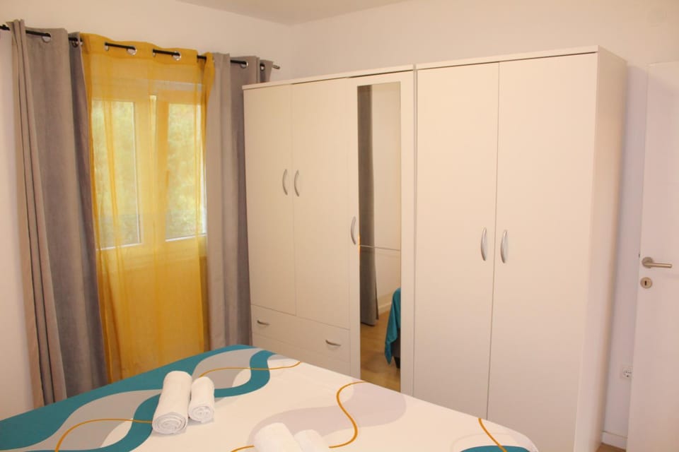 Bed, Bedroom, wardrobe