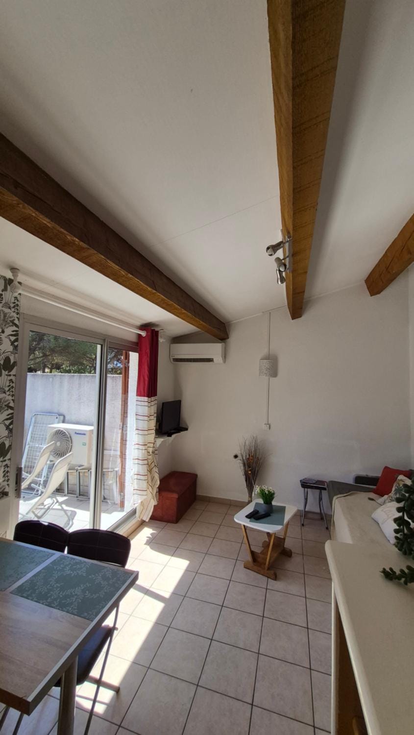 Les Cigalines très proche village natu House in Agde