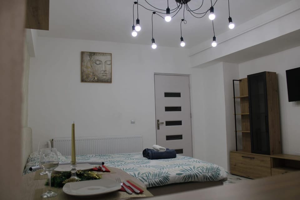 Bed, TV and multimedia, Living room, Photo of the whole room, Seating area, Bedroom, towels