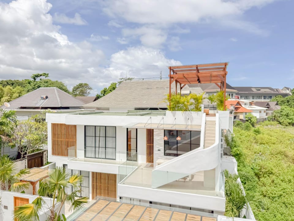 Property building, Day, Natural landscape, Balcony/Terrace