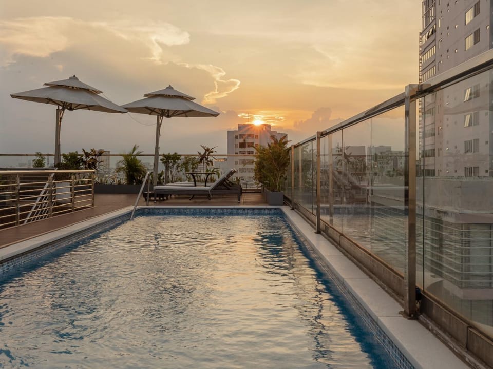 Swimming pool, Swimming pool