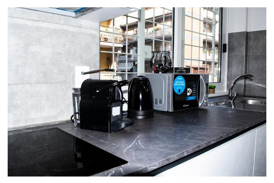 Coffee/tea facilities, Kitchen or kitchenette, stove