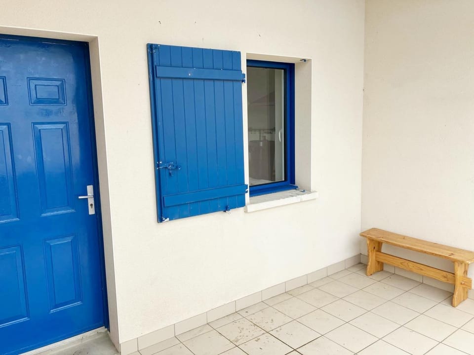 Facade/entrance, storage