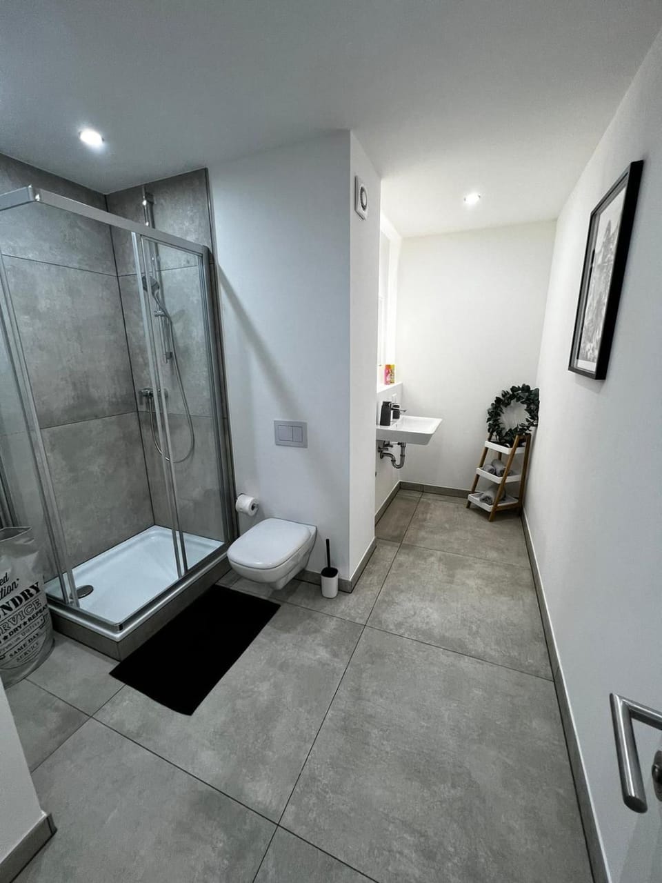 Shower, Toilet, Bathroom, towels