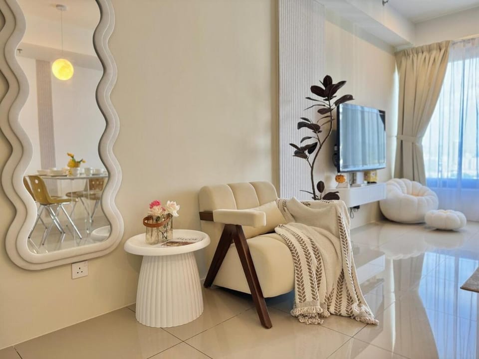 Tropicana 218 Macalister #softcreamy #InfinityPool #7pax #3BR2bath #Quality well maintained #Private host Apartment in George Town
