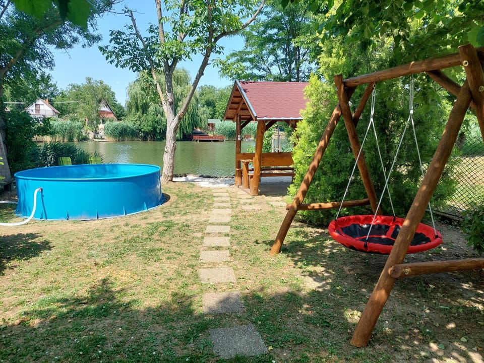 Árnyas Part Vendégház House in Hungary
