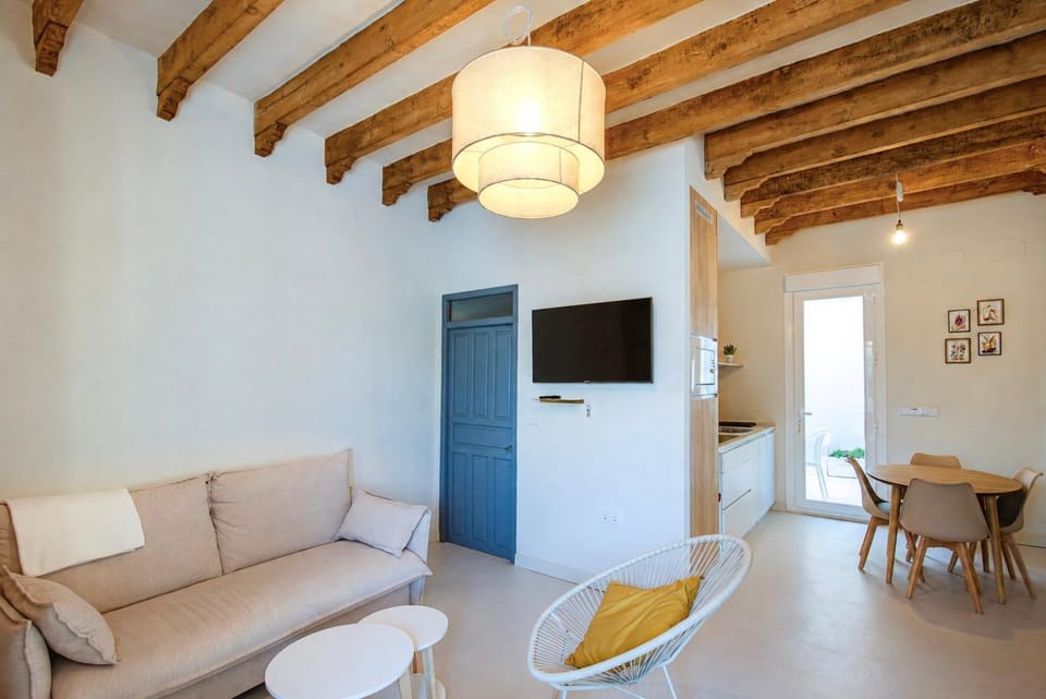 TV and multimedia, Kitchen or kitchenette, Lounge or bar, Dining area, heating