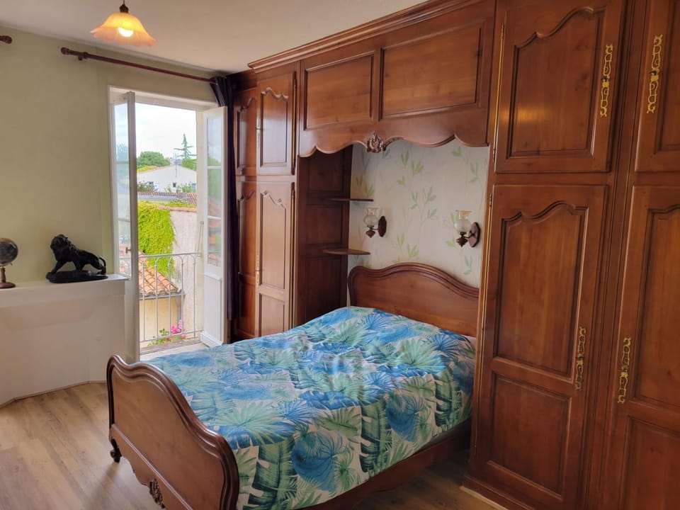 Bed, Photo of the whole room, Bedroom, wardrobe