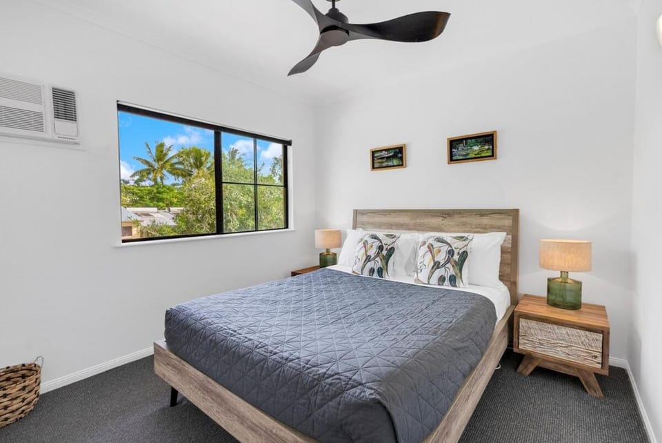 Coral Villa Stylish 2BR Apartment with Pool near Beach & Marina Apartment in Port Douglas