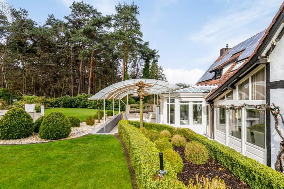 Property building, Day, Garden, Balcony/Terrace, Garden view