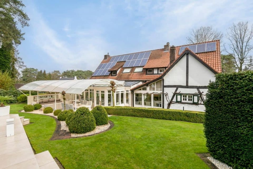 Property building, Day, Garden, Garden view