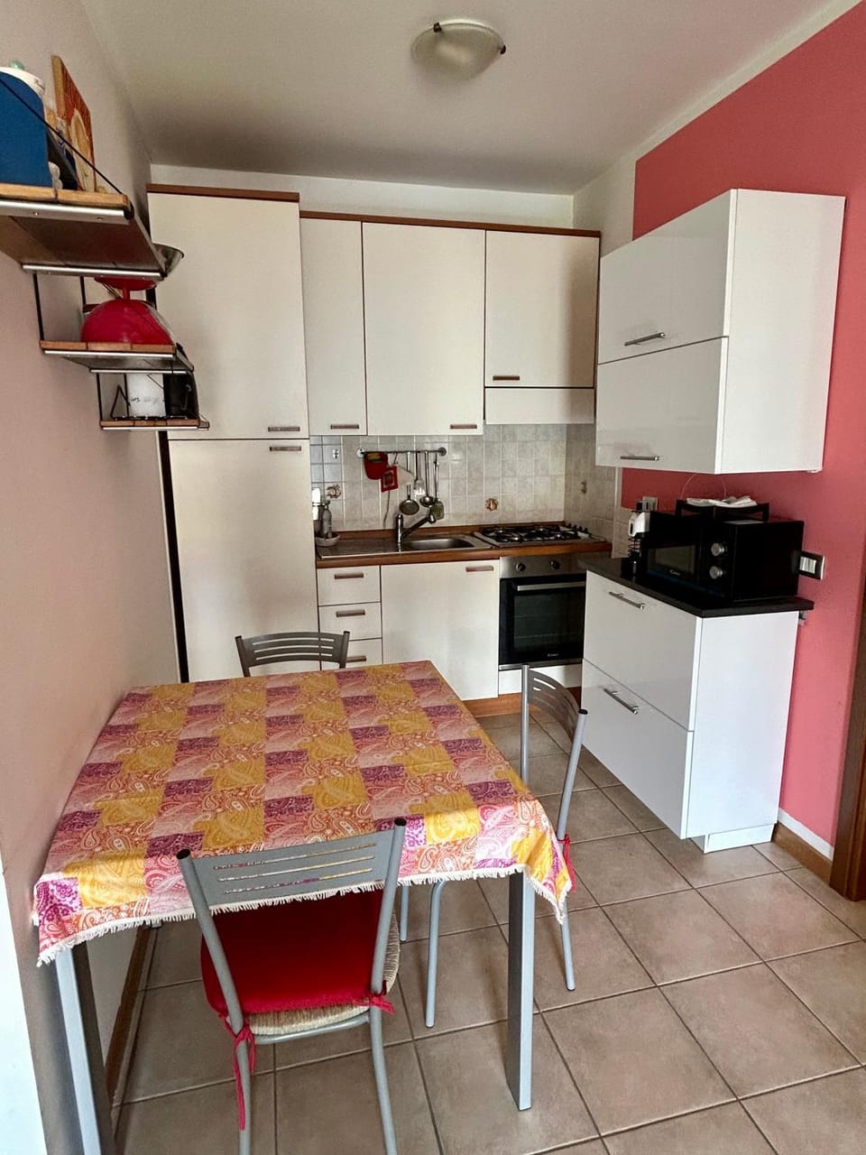 Kitchen or kitchenette, Dining area, oven, stove