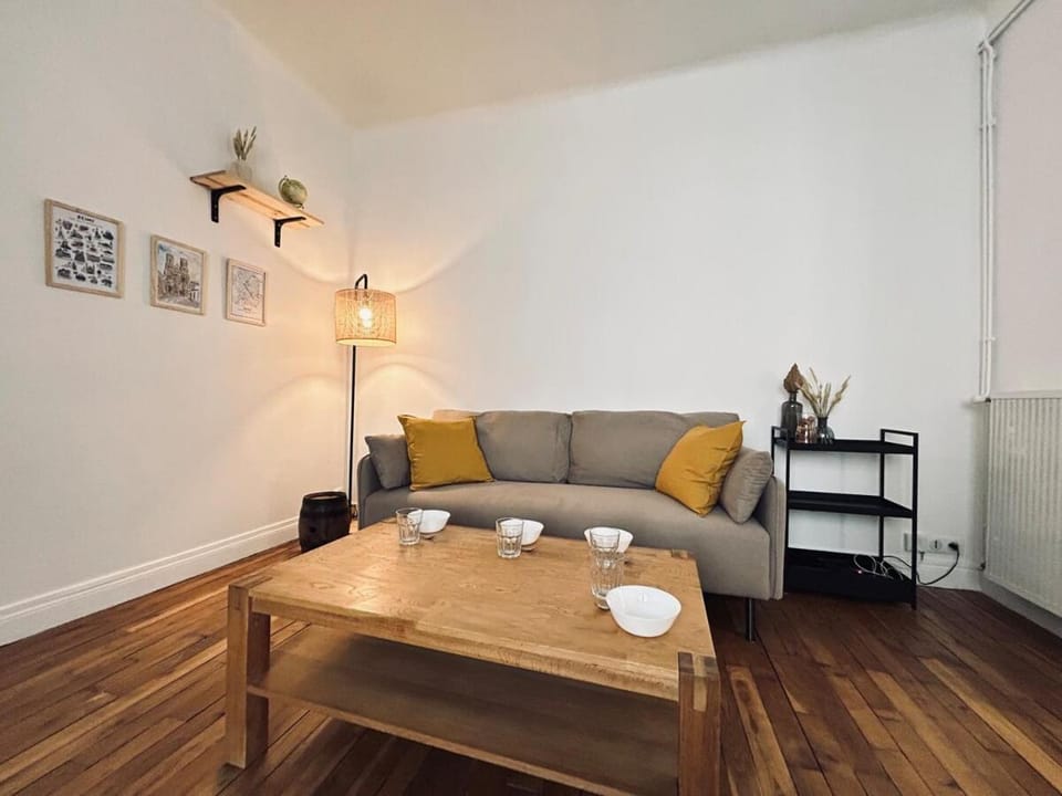 Jadart T3 avec balcon au pied de la cathédrale Apartment in Reims