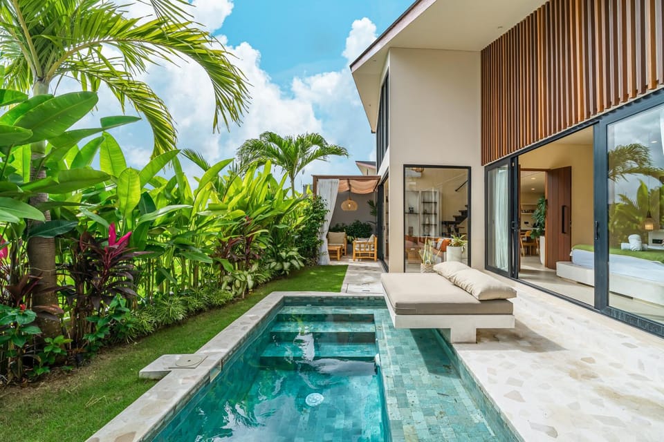 Ayo La Vida - Chic Escape 500m from Seseh Beach Villa in Mengwi