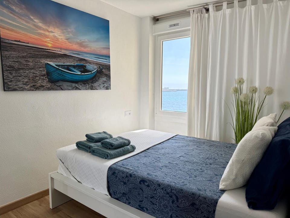 Apartament przy morzu w Torrevieja z 3 sypialniami w pobliżu barów i restauracji Apartment in Torrevieja