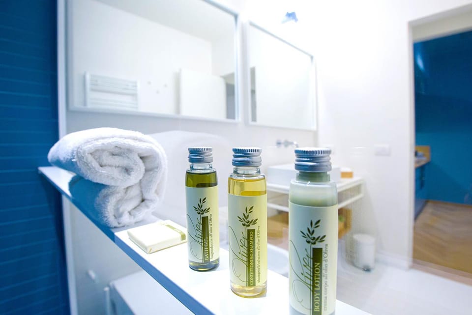 Bathroom, towels
