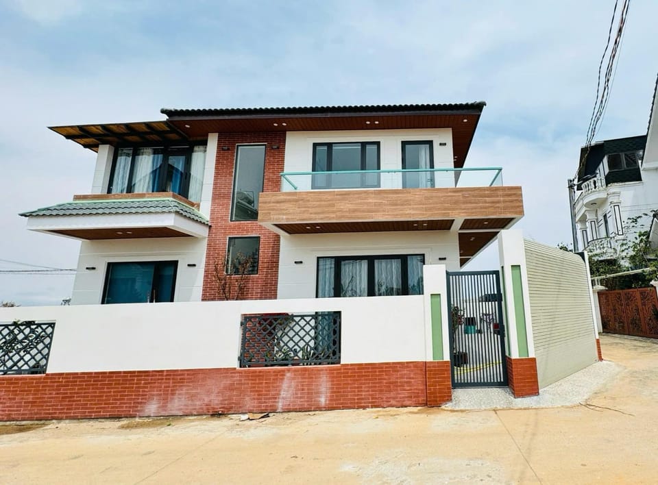 Property building, Day