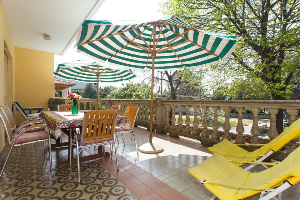 Patio, Spring, Day, Garden, View (from property/room), Balcony/Terrace, Seating area, Garden view, sunbed