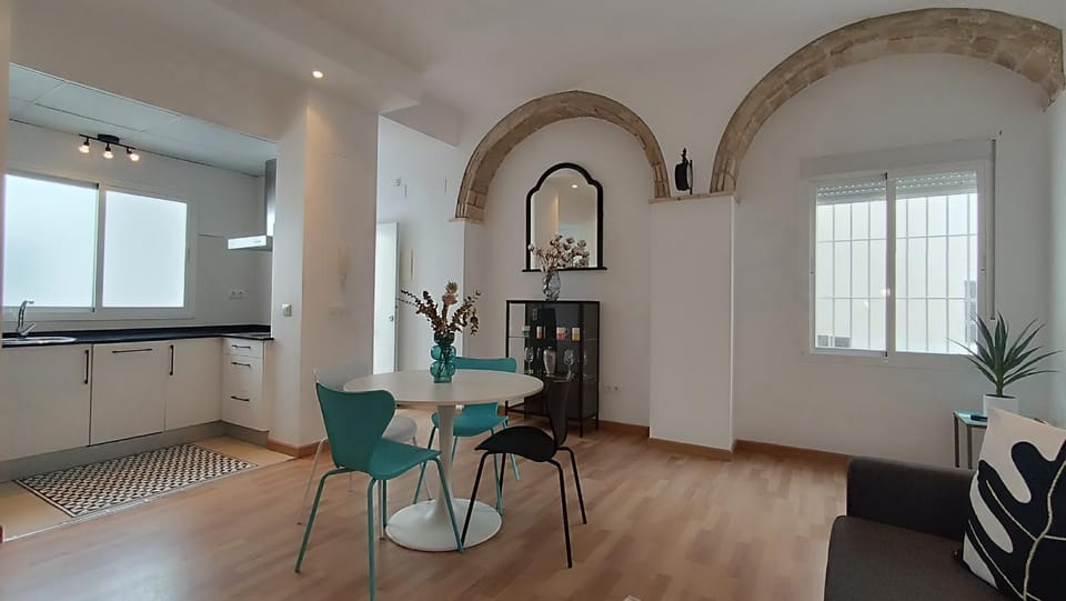 Kitchen or kitchenette, Living room, Seating area, Dining area