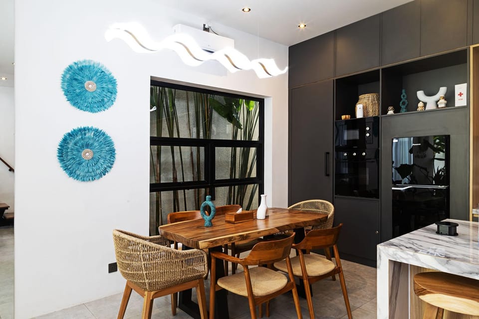 Kitchen or kitchenette, Living room, Seating area, Dining area