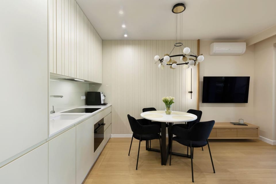 TV and multimedia, Kitchen or kitchenette, Dining area, air conditioner
