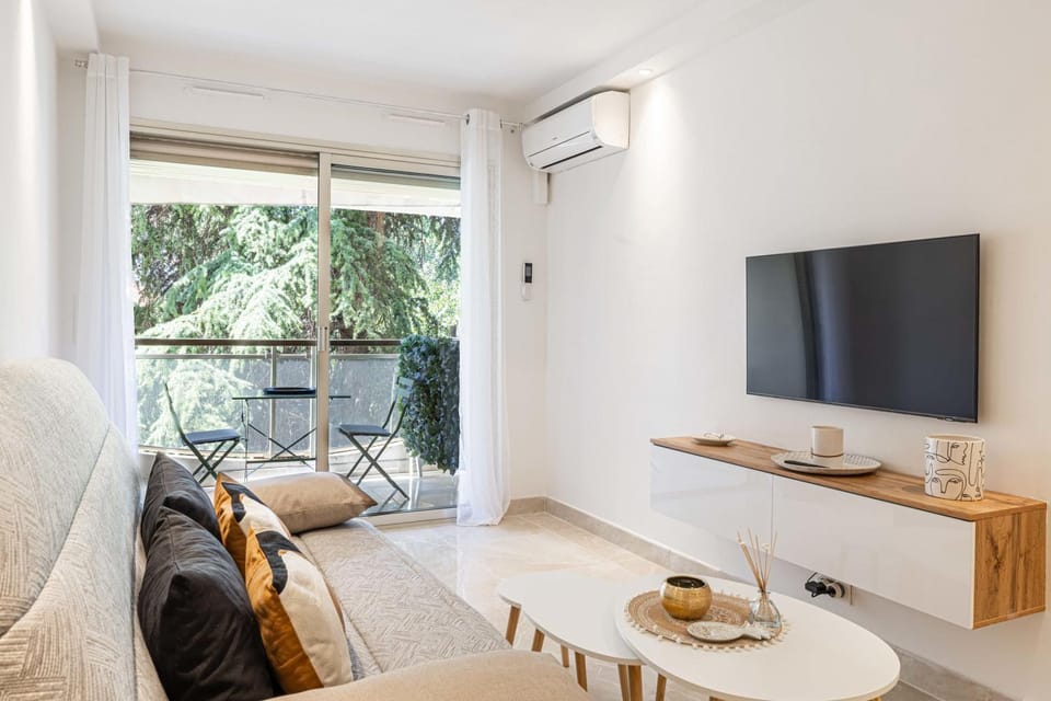 TV and multimedia, Balcony/Terrace, Living room, Seating area